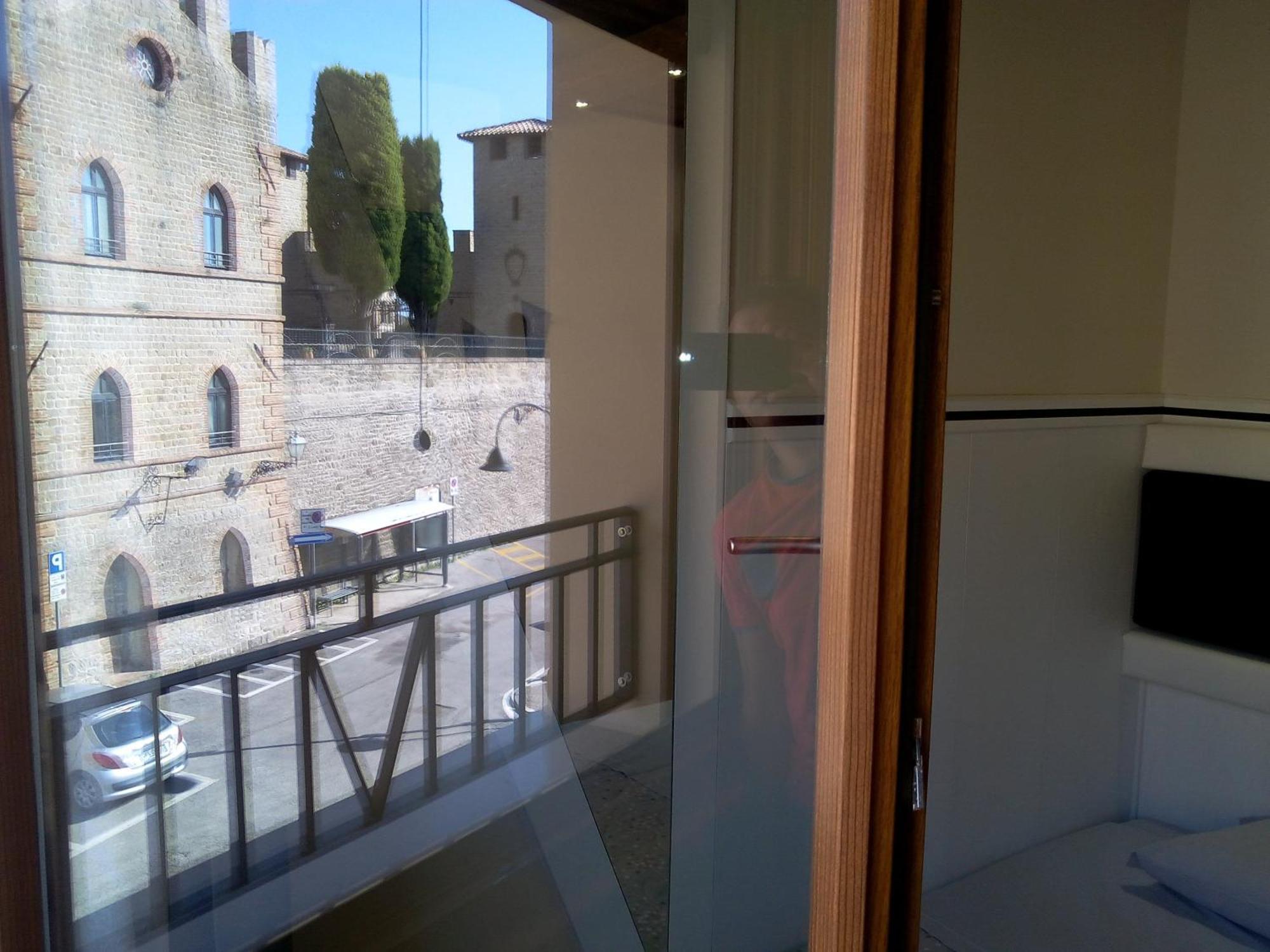 Albergo Diffuso - Il Poggetto Tra Urbino & San Marino Bilik gambar